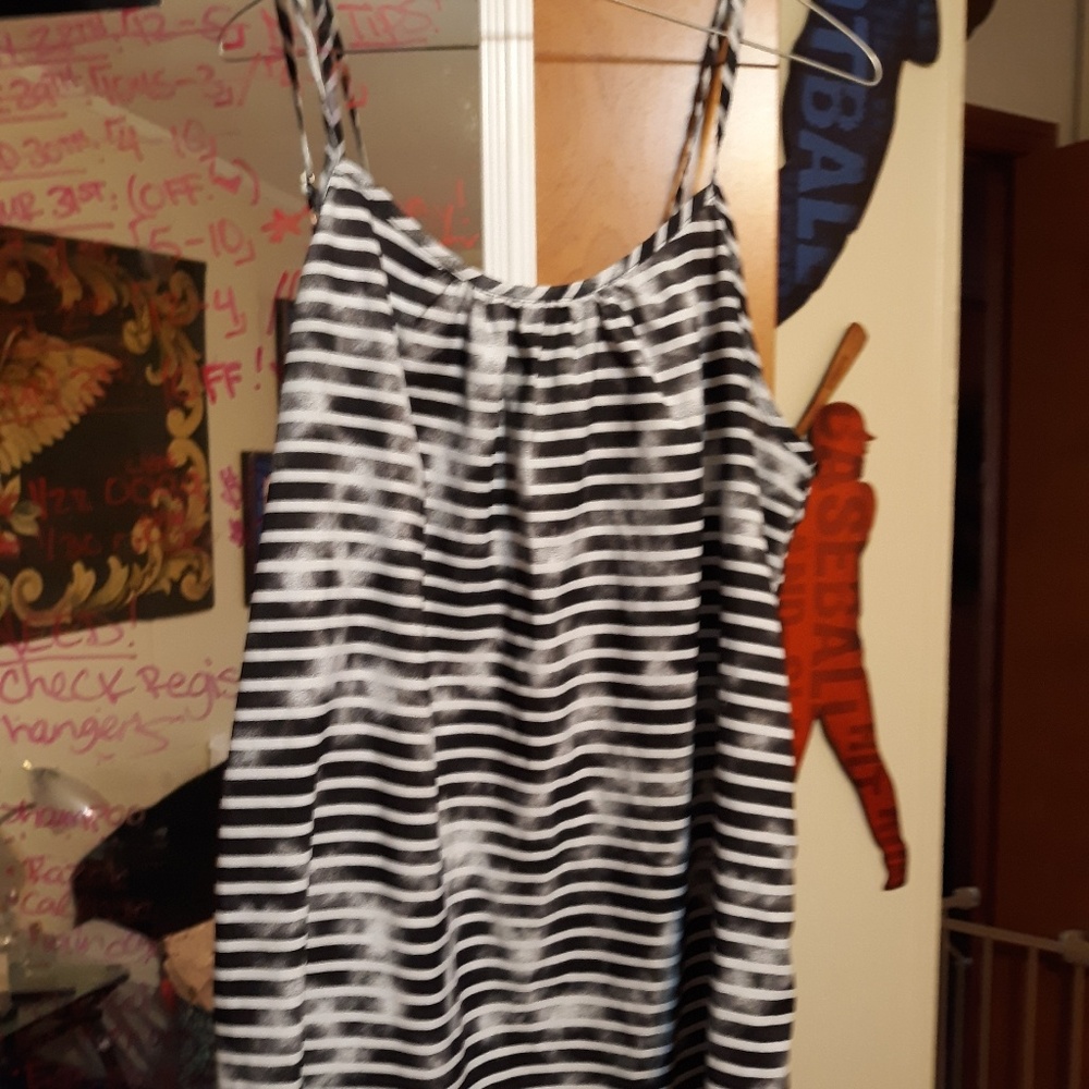 *TANKTOP*